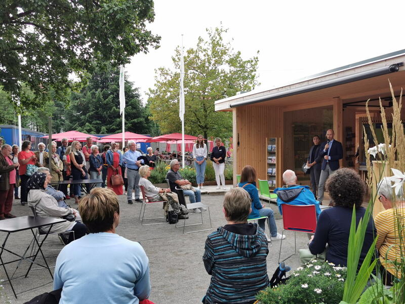 Bild vergrößern: Landrat Elmar Stegmann lädt ehrenamtliche Flüchtlingshelfer auf die Lindauer Gartenschau ein